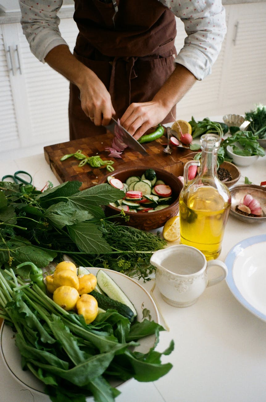 person slicing vegetables on chopping board